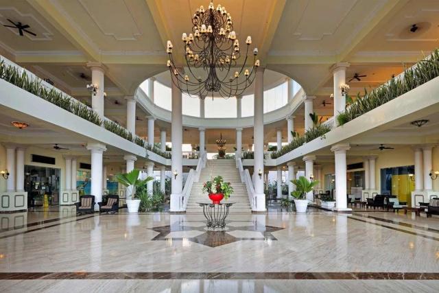 Grand Palladium Lady Hamilton Resort & Spa