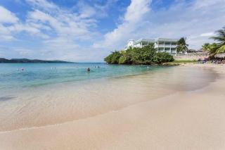 Grand Palladium Lady Hamilton Resort & Spa
