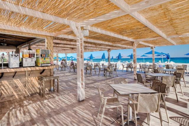 Hotel Caravia Beach