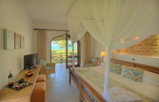 Hotel Bluebay Beach Resort