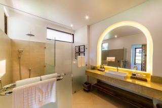 Hotel Bluebay Beach Resort