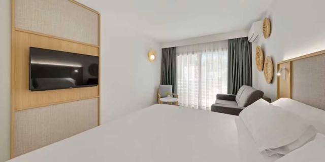 Hotel Occidental Cala Vinas