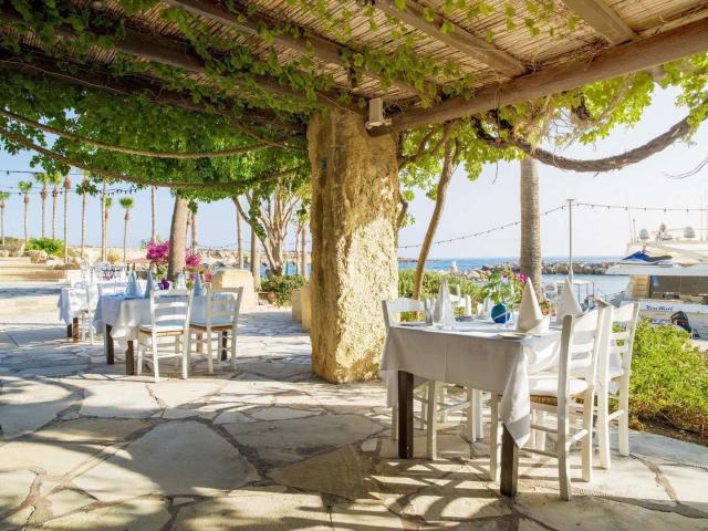 Coral Beach Hotel & Resort