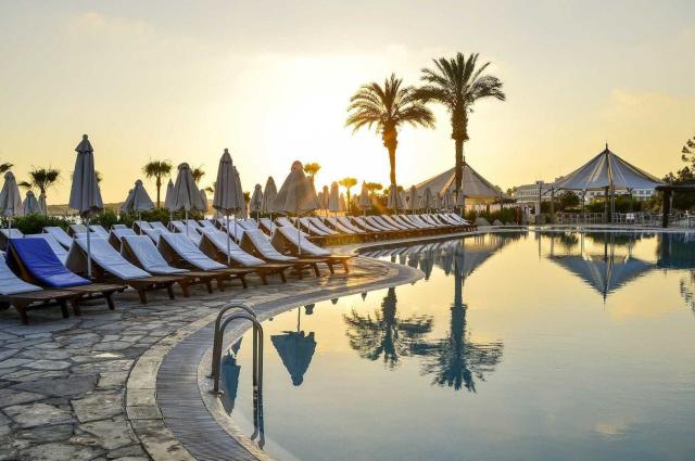 Coral Beach Hotel & Resort