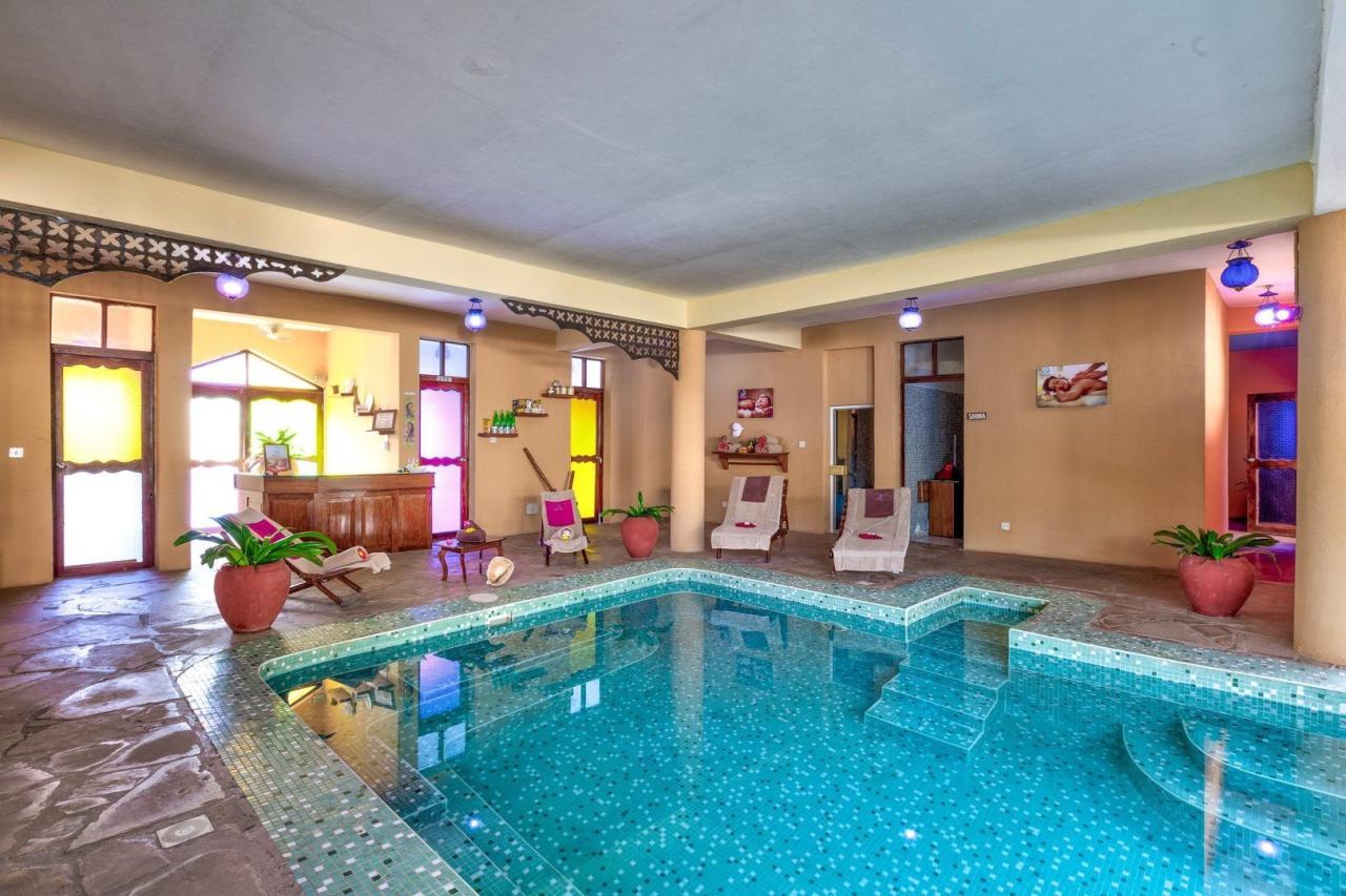 Hotel Waridi Beach Resort and SPA