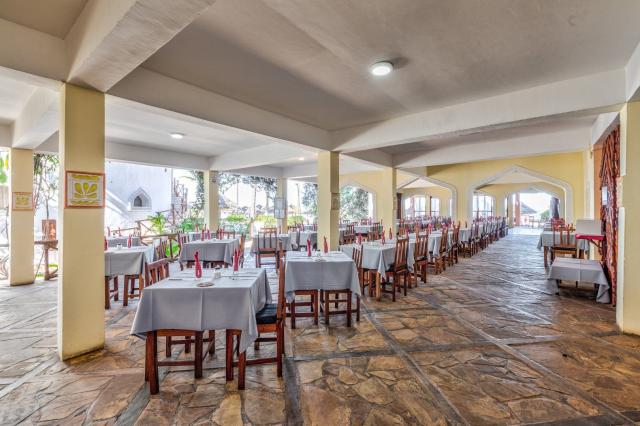 Hotel Waridi Beach Resort and SPA