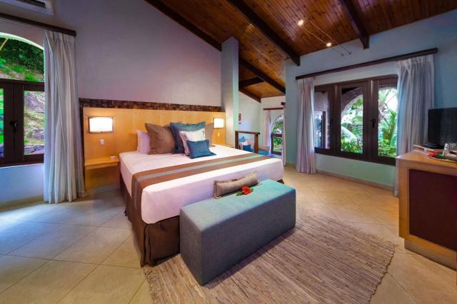 Coco de Mer a Black Parrot Suites