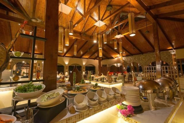 Coco de Mer a Black Parrot Suites
