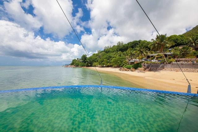 Coco de Mer a Black Parrot Suites