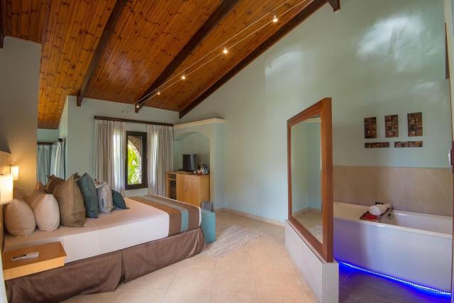 Coco de Mer a Black Parrot Suites