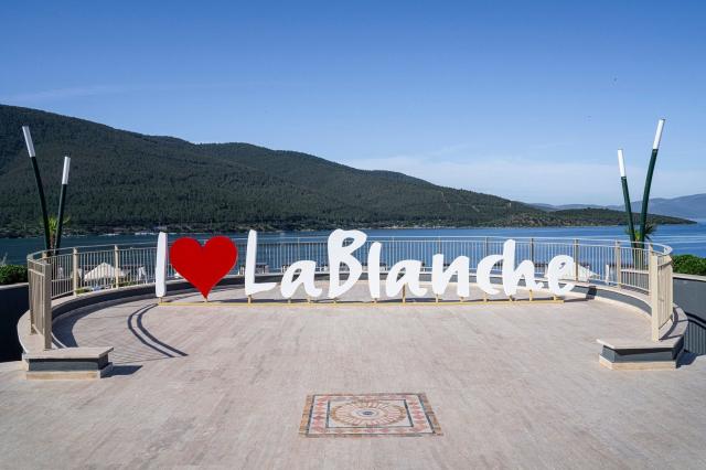 Hotel La Blanche Island