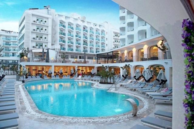 Lalila Blue Suites