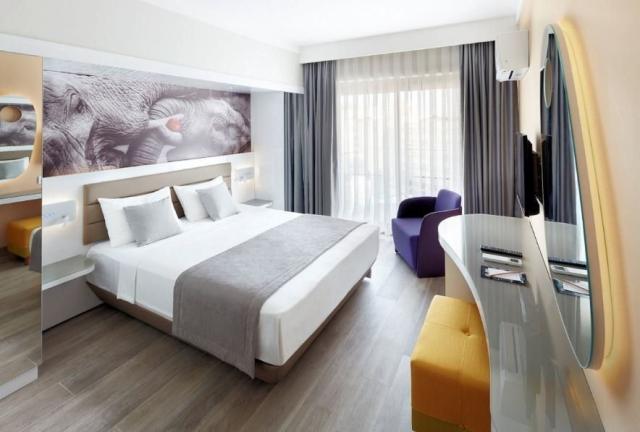 Lalila Blue Suites