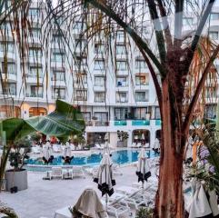 Lalila Blue Suites