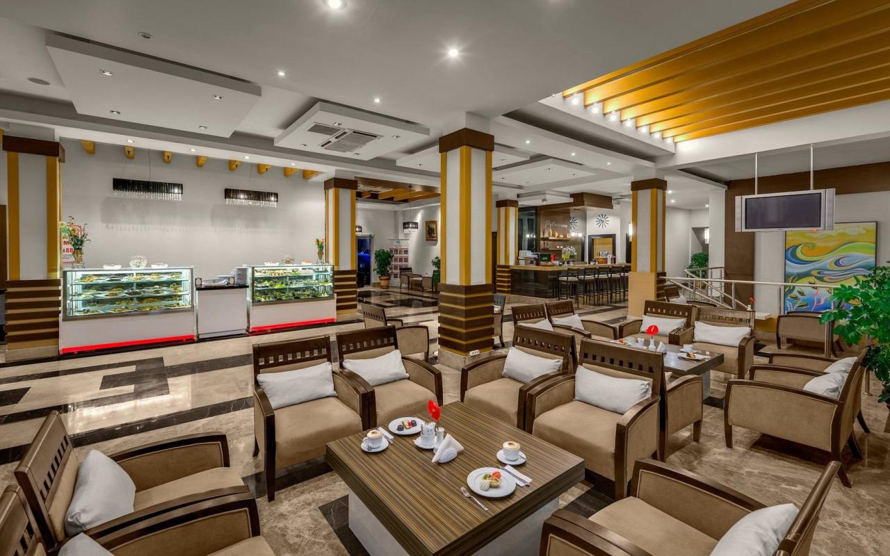 Hotel Crystal Aura Beach Resort & Spa