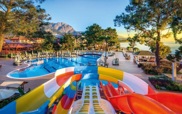 Orient Express & Hotel Crystal Aura Beach Resort & Spa
