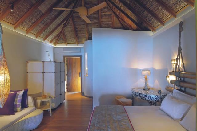 Constance Moofushi Resort