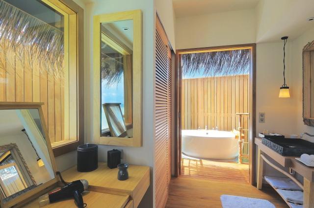 Constance Moofushi Resort