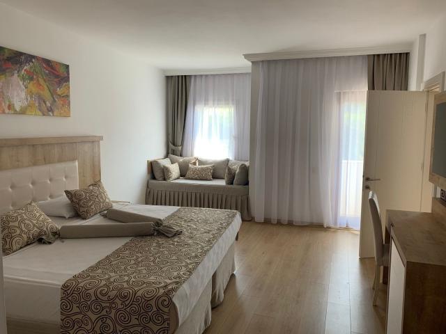 Hotel Cesars Side