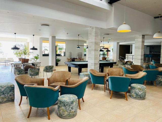 Four Views Oasis