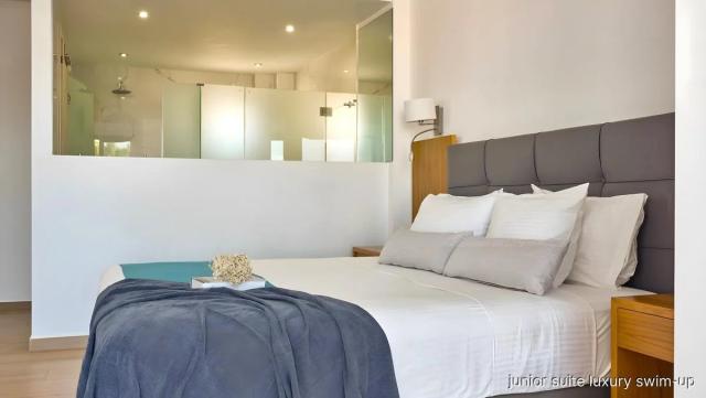 Hotel Cavo Orient Beach Hotel & Suites