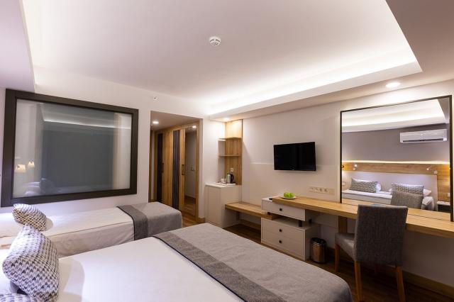 Orient Express & Hotel Narcia Resort Side