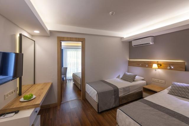 Orient Express & Hotel Narcia Resort Side