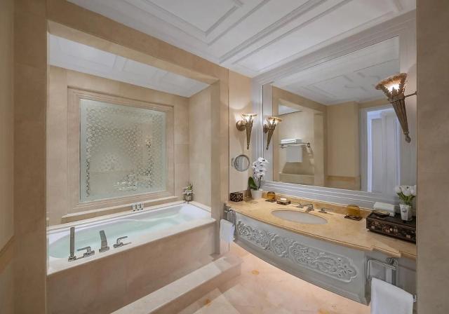 Emirates Palace, Mandarin Oriental