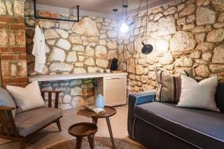 Petrino Suites