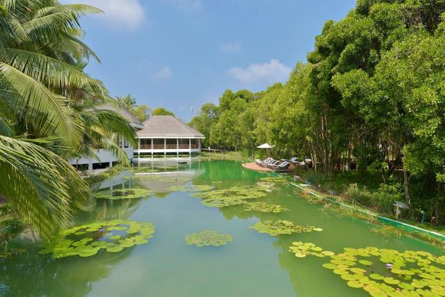 Dreamland Maldives - The Unique Sea & Lake Resort Spa