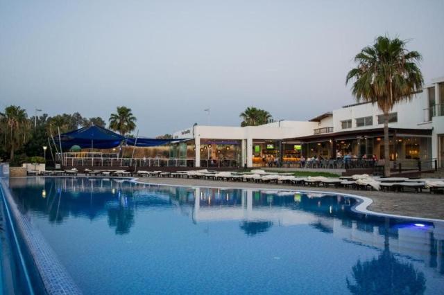 Theo Sunset Bay