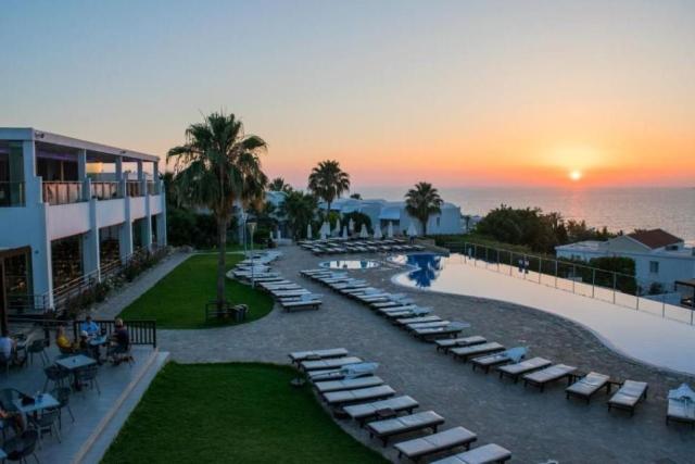 Theo Sunset Bay