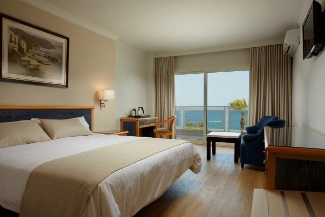 Hotel Las Arenas Affiliated by Melia