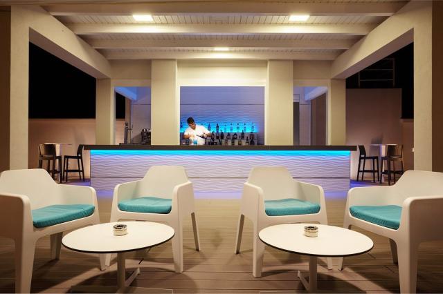 Hotel Las Arenas Affiliated by Melia