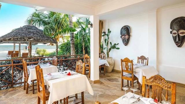 Hotel Karibu Beach Resort