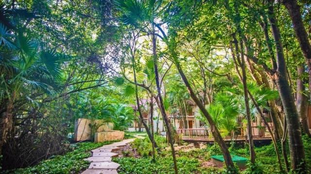 Hotel Mahekal Beach Resort