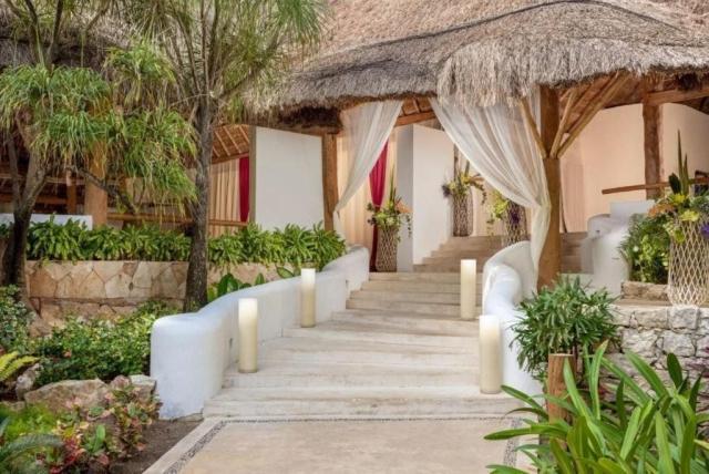 Hotel Mahekal Beach Resort