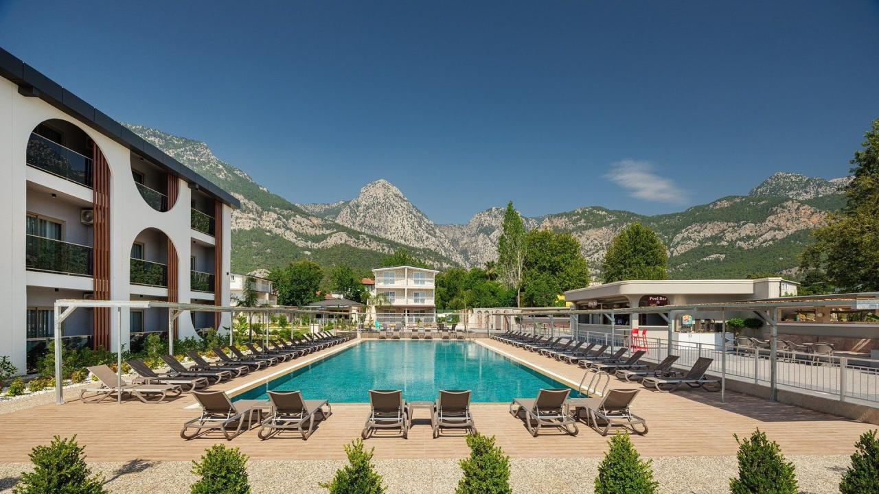 Orient Express & Hotel Monk Resort