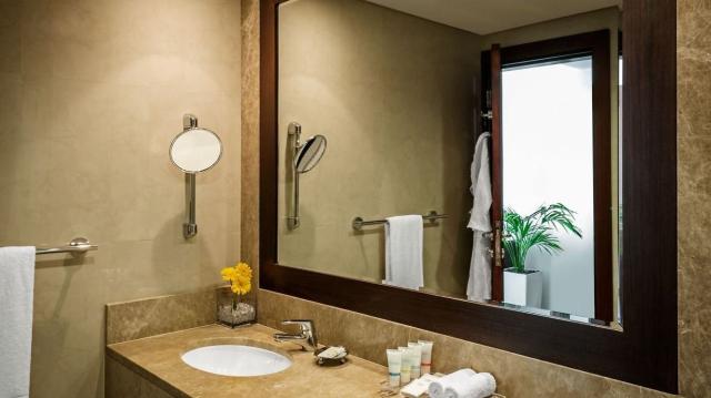 Four Points Sheikh Zayed Hotel By Sheraton