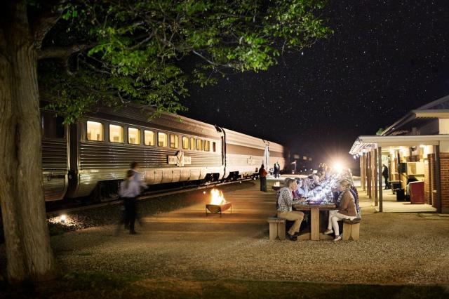Luxusním vlakem Indian Pacific ze Sydney do Perthu