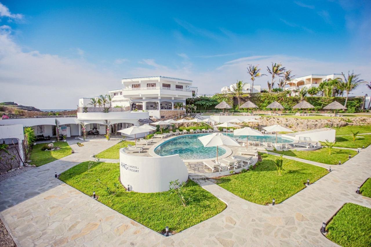 Ve stínu Kilimandžára: Safari v Keni & Hotel AHG Lion Beach Resort
