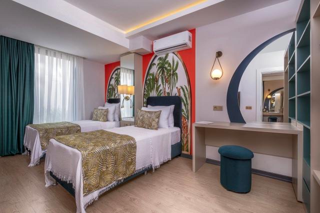 Orient Express & Hotel La Benata