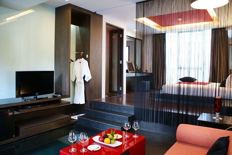 Hotel Z Through By The Zign