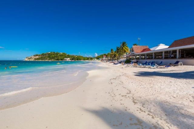 Pineapple Beach Club