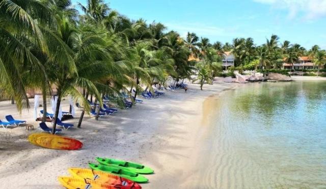Coco Reef Resort & Spa