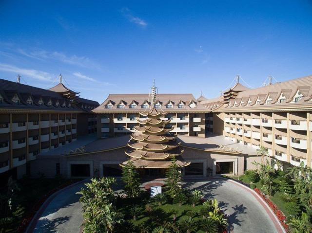 Orient Express & Hotel Royal Dragon
