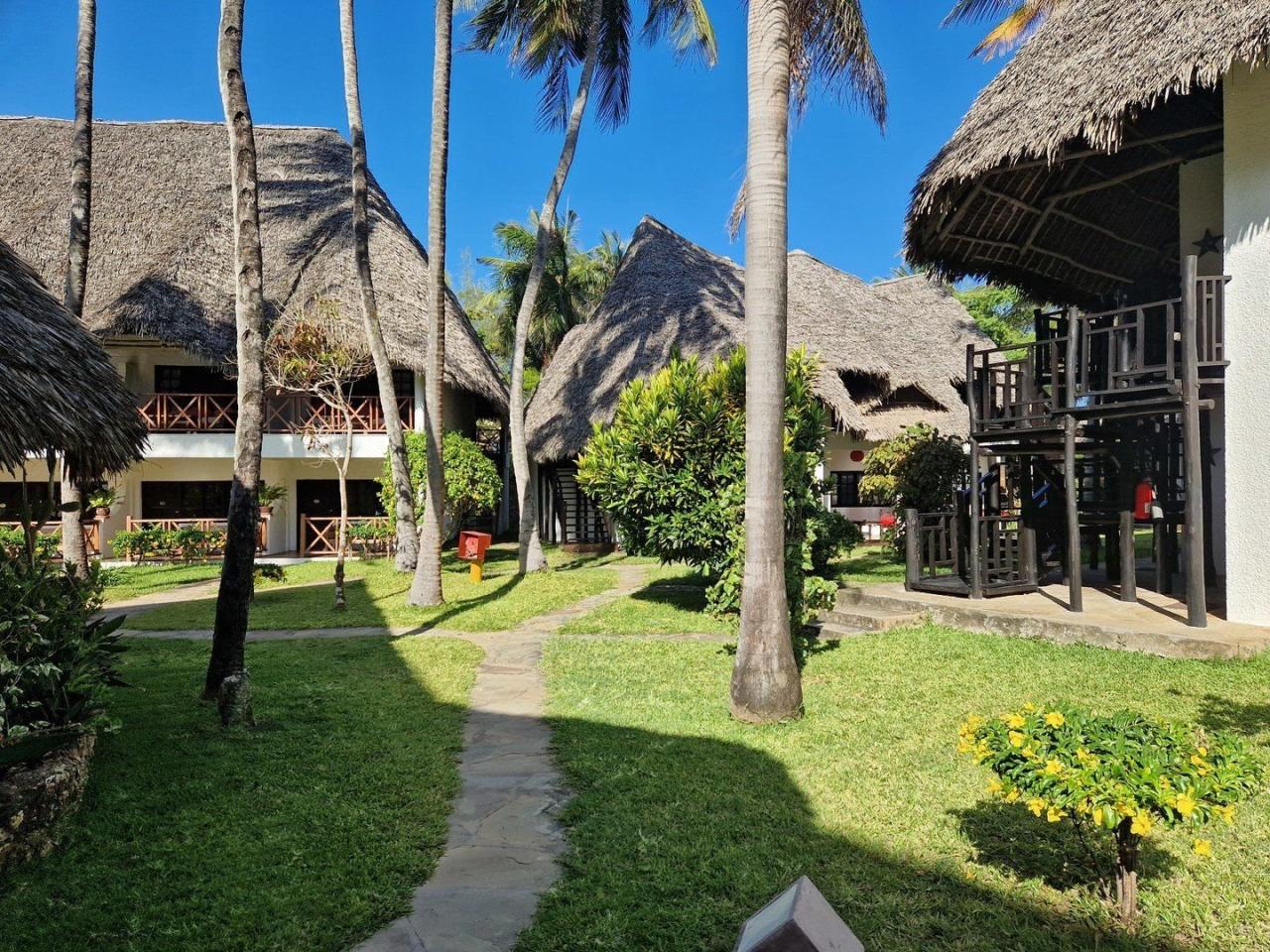 Hotel Blue Bay Village