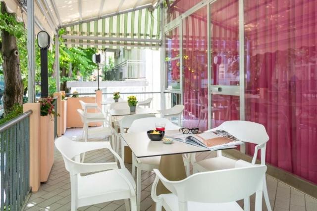 Hotel Tres Jolie