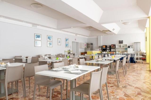 Hotel Tres Jolie