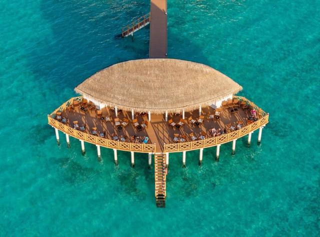 Angaga Island Resort